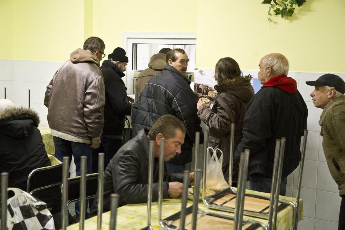 Wojewoda podzieliła pieniądze na pomoc bezdomnym