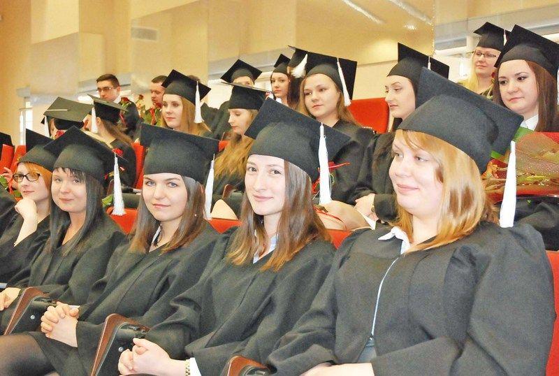 Absolwenci pielęgniarstwa i bezpieczeństwa wewnętrznego