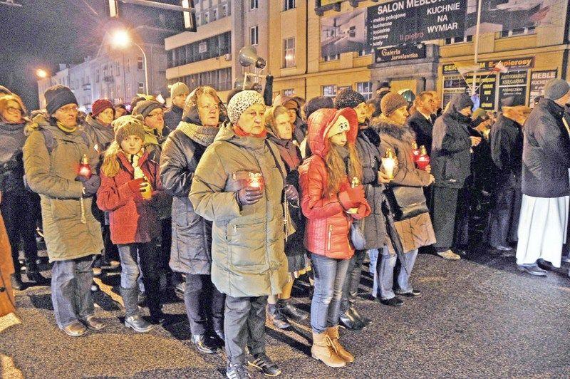 Upamiętnili rocznicę śmierci Jana Pawła II „Marszem Światła”