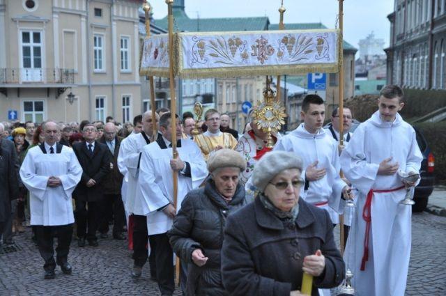 Abp Michalik podczas rezurekcji: za krytykę gender do sądu [galeria]