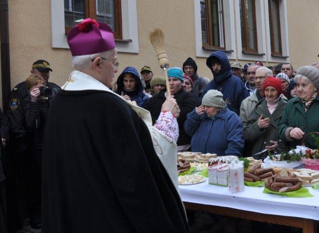 Śniadanie wielkanocne dla potrzebujących w Przemyślu