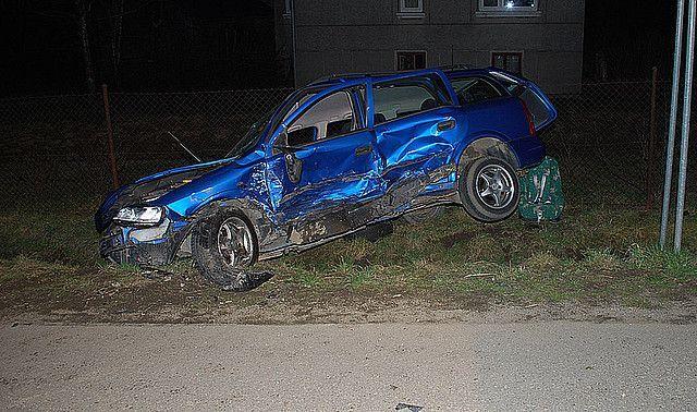 Zderzenie dwóch samochodów. Cztery osoby w szpitalu