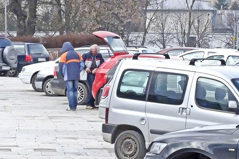 Kto nielegalnie zarabia na parkingu?