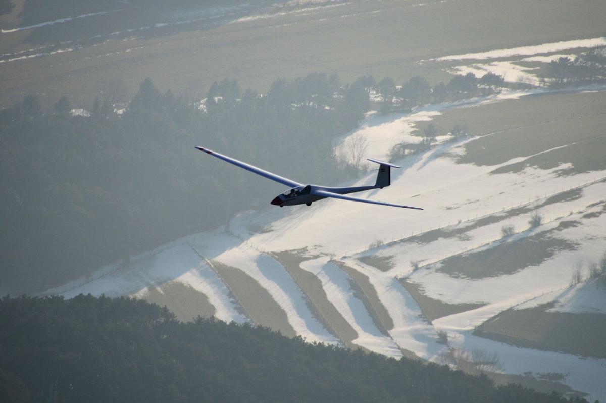 Awaryjne lądowanie szybowca. Pilot w szpitalu