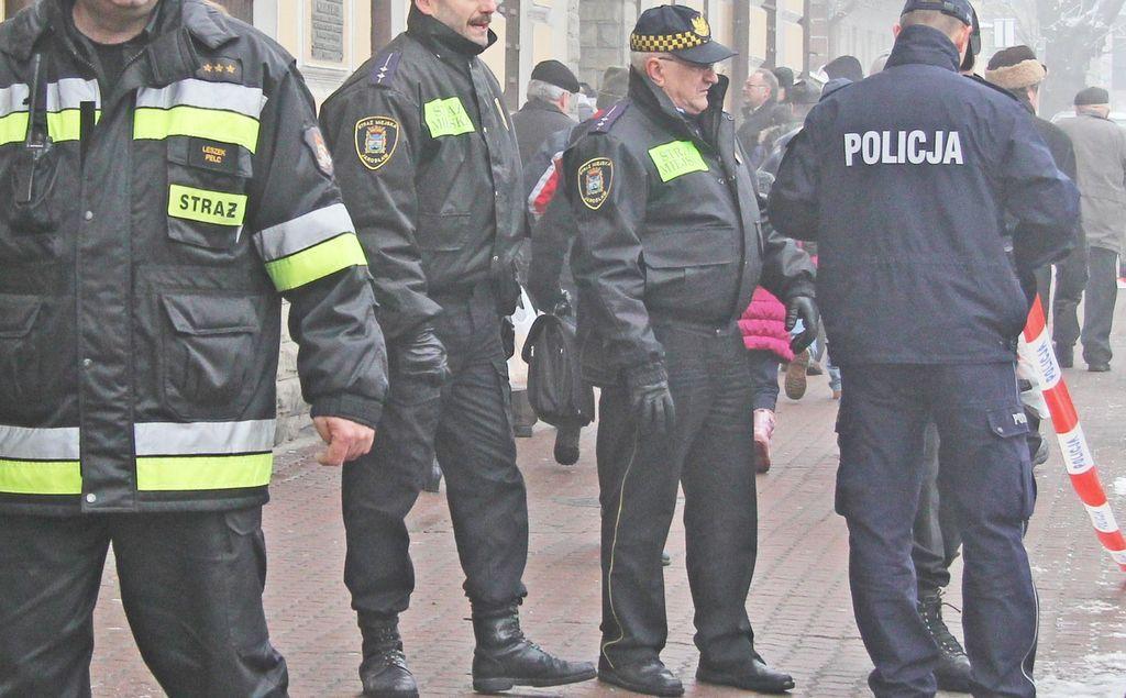 W szkole rozpylono substancję drażniącą. Ewakuowano 120 osób. 5 uczniów w szpitalu