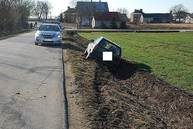 Dachowanie w Zadąbrowiu. Kierowca nietrzeźwy