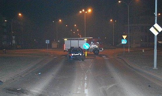 Pijany kierowca wjechał w radiowóz. Dwaj policjanci trafili do szpitala