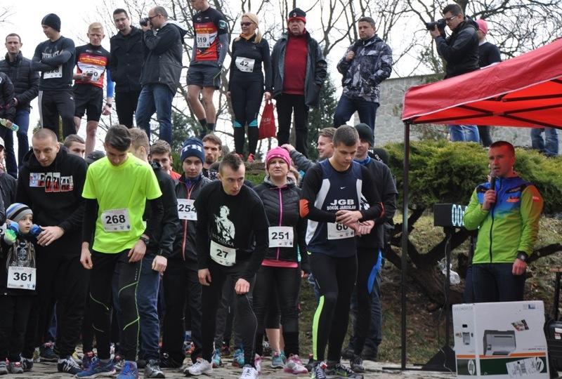 Kilkaset osób pobiegło „Tropem Wilczym” w Przemyślu [galeria]
