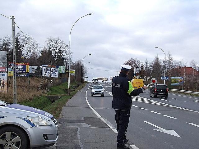 Nie miał prawa jazdy, ale kierował. W dodatku z promilami