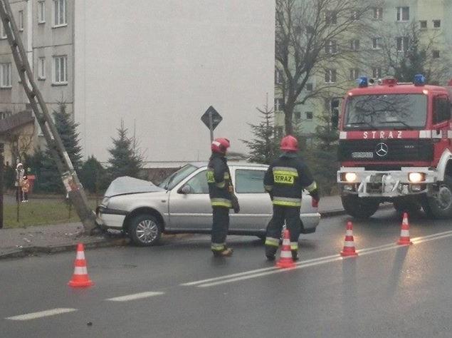 2 dni, 2 słupy, 2 nieostrożnych kierowców, 2 skasowane pojazdy