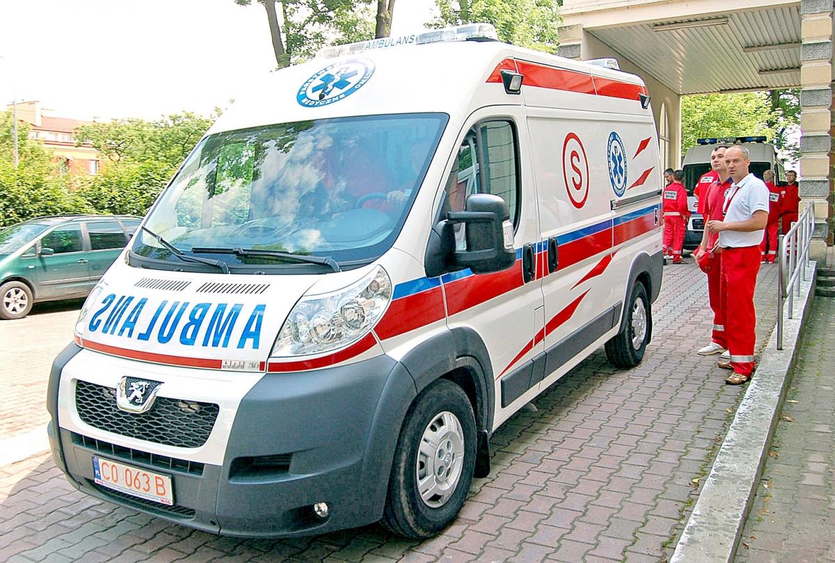 Żona zamknęła go na klucz, postanowił opuścić się po prześcieradłach. Spadł z 4. piętra