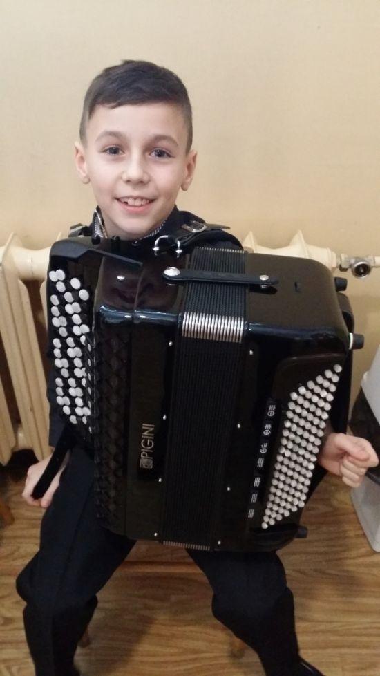Młody akordeonista z sukcesami 