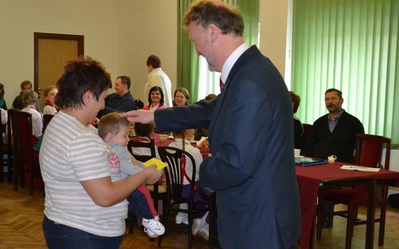 Gmina ufundowała rodzinom bilety na przejazdy PKS