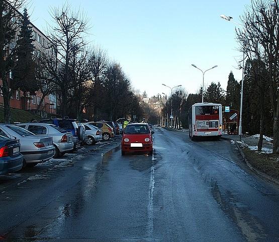Potrącenie na Opalińskiego. Pieszy wszedł wprost pod auto