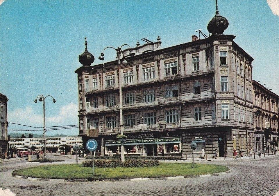 Rondo na placu Konstytucji [nowe zdjęcia]