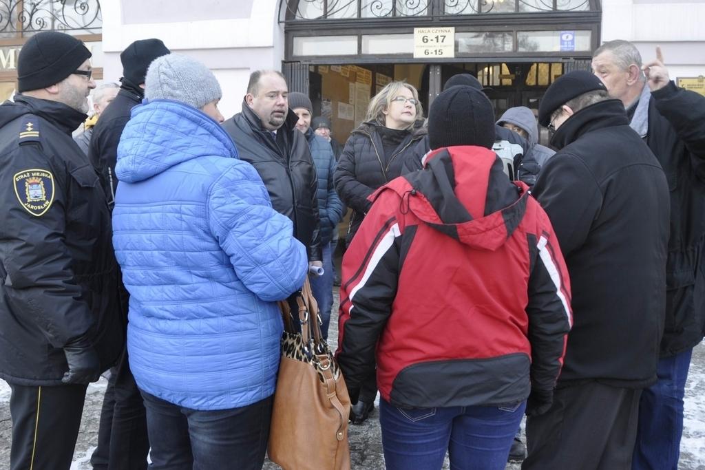 Burmistrz przestrzega parkujących na Rynku