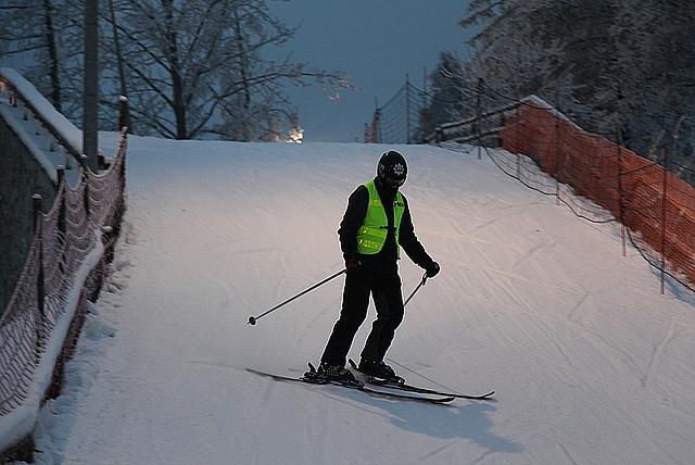 Dekalog bezpieczeństwa narciarzy. Policja patroluje przemyski stok