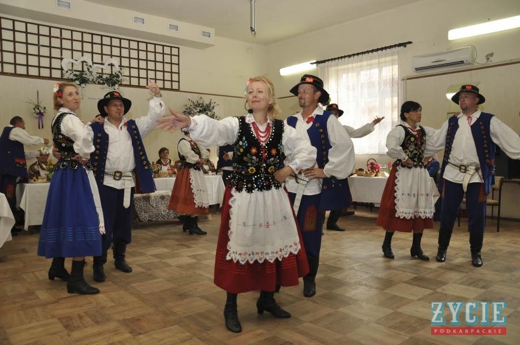 Barwna inscenizacja wesela po staremu