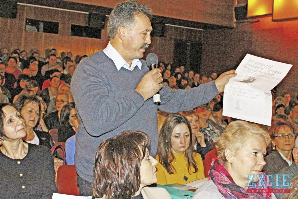 Władza przymierza się do likwidacji szkół