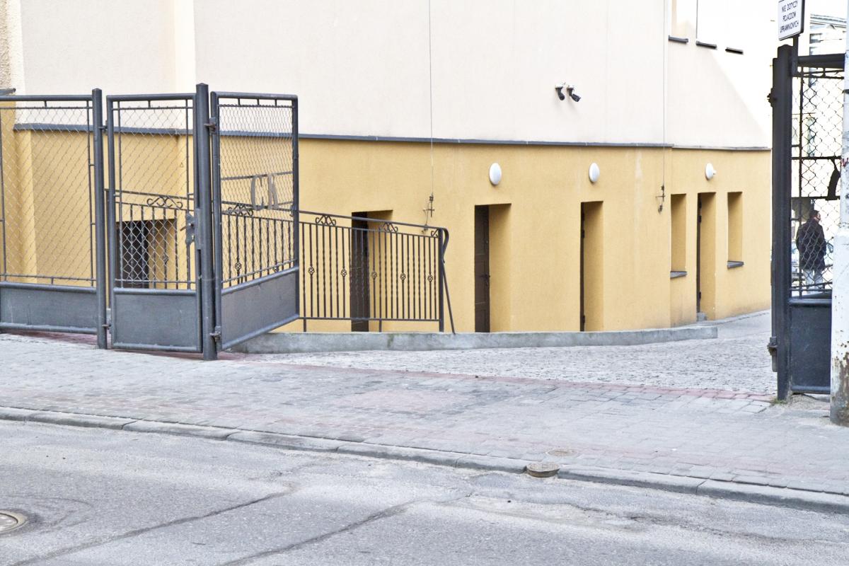 Bestialskie pobicie przechodniów. Policja szuka sprawców