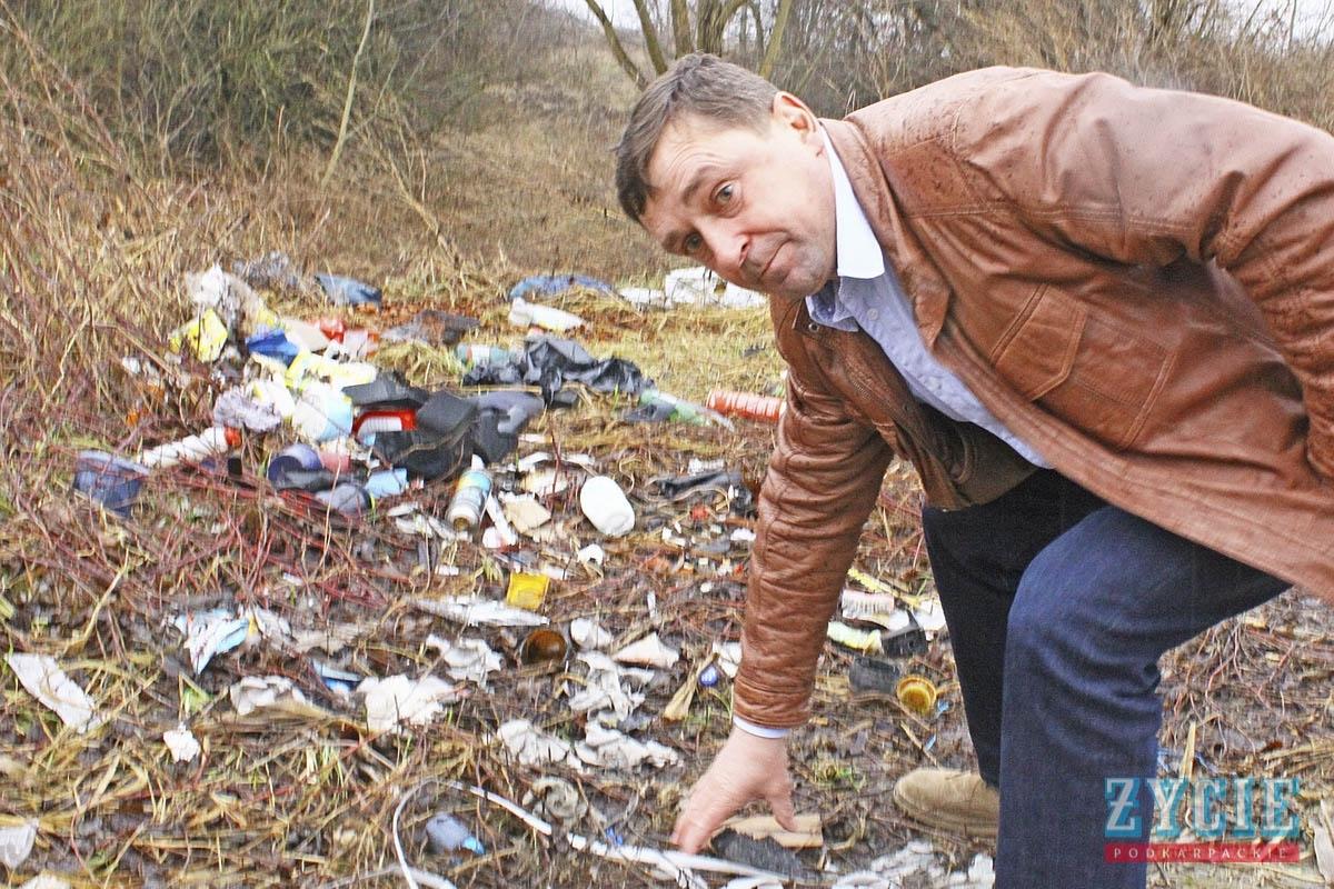 Ktoś urządza sobie dzikie wysypisko. Mieszkańcy zbulwersowani