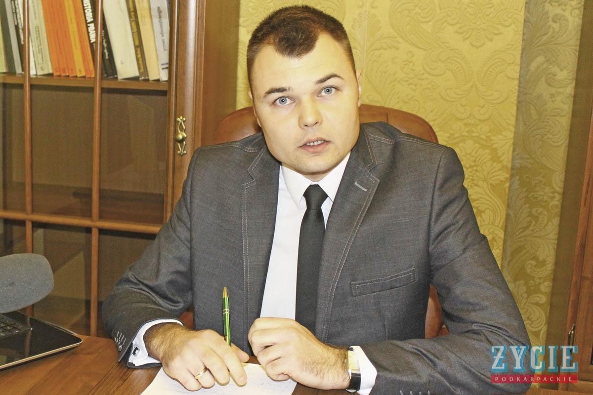 – Potrącił mojego brata – uważa R. Ryznar. – To insynuacje – odpowiada poseł [wideo]