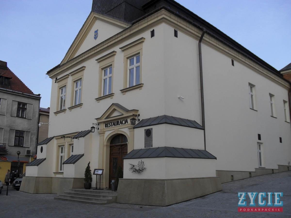 Miasto wyłożyło na remont ratusza ogromne pieniądze, ale zabrakło na ogrzewanie i klimatyzację. Teraz nie można wystawiać wartościowych dzieł