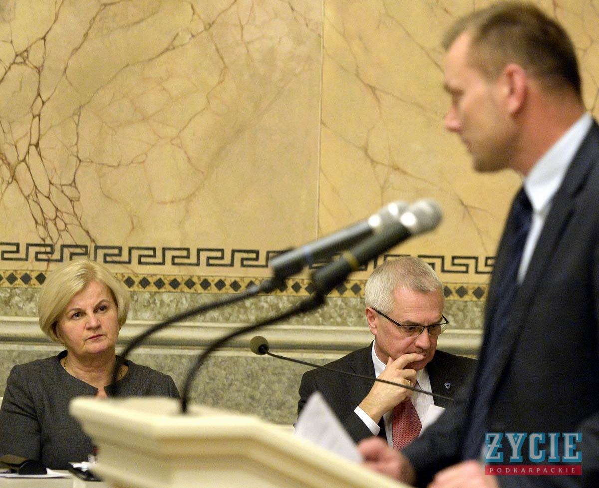 Prezydent Choma zarobi 12 tysięcy zł. Błachowicz proponuje obniżenie diet radnych