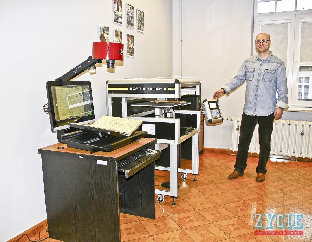 Starych dokumentów można szukać w... komputerach. Digitalizacja zbiorów archiwalnych