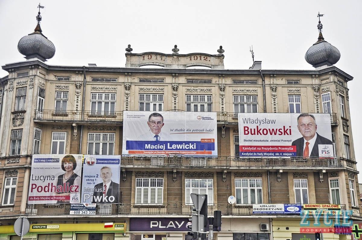 Na kampanię poszły setki tysięcy złotych. Komu się opłaciło?