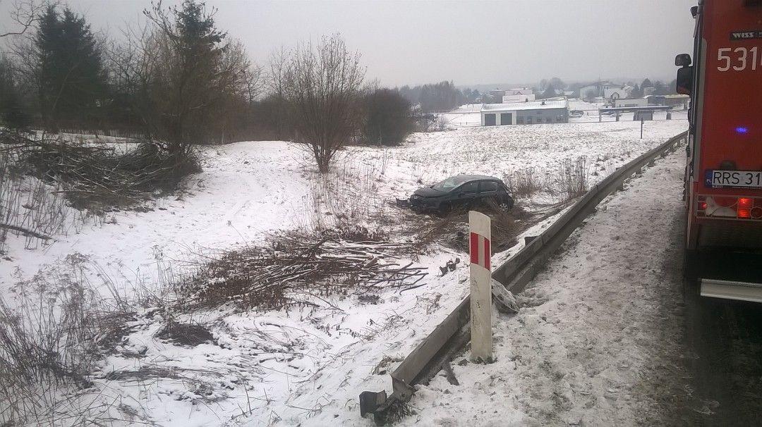 71-latek wjechał do rowu i dachował. Miał ponad promil