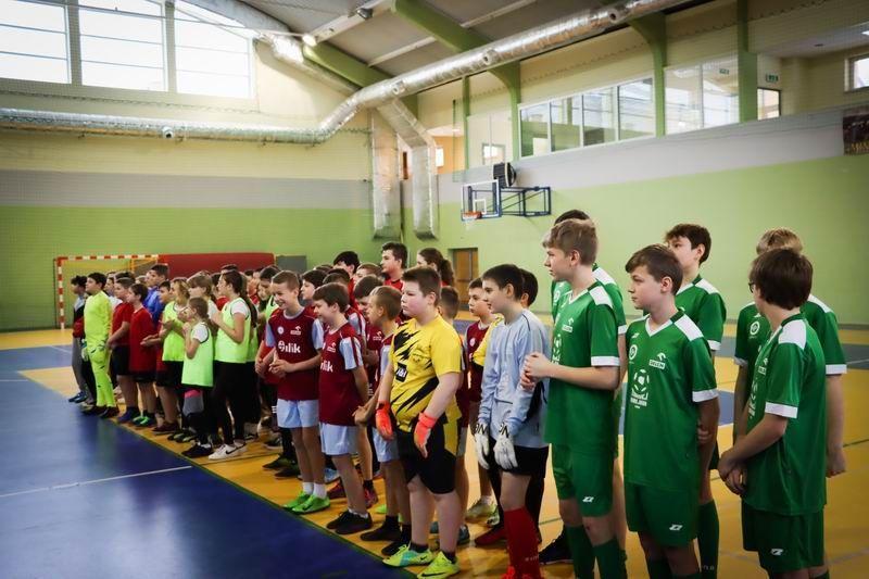Zostawili serce na parkiecie! Piłkarski turniej dziewcząt i chłopców w Birczy [ZDJECIA]