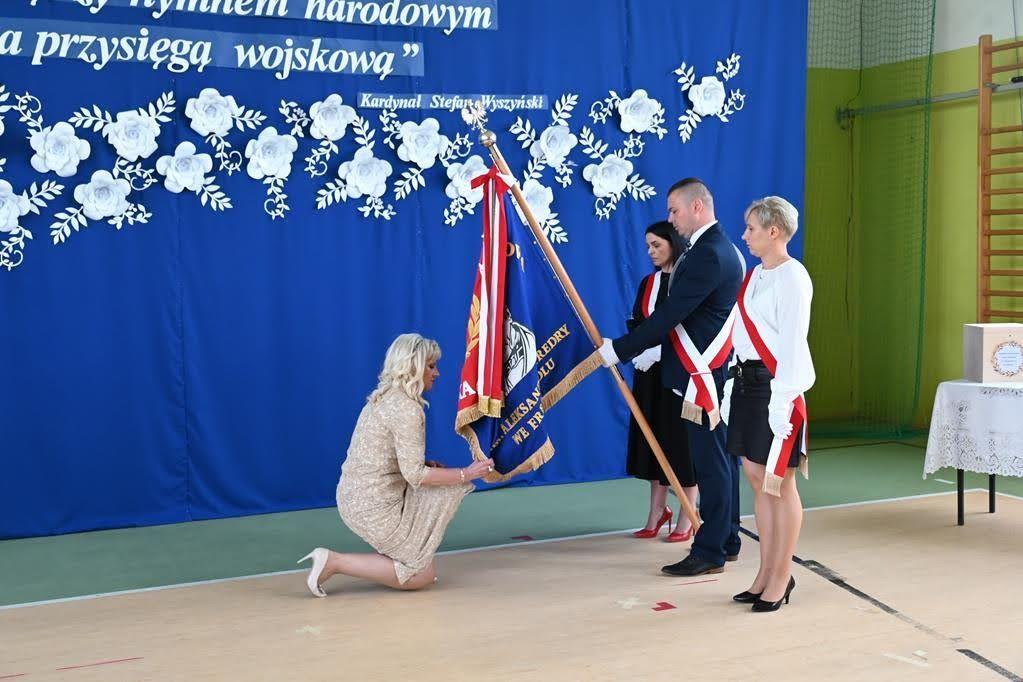 Sztandar to świętość. Wielki dzień fredrowskiej „podstawówki” [ZDJĘCIA]