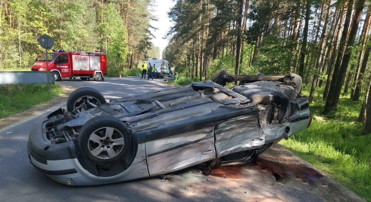 Zderzenie volkswagena z fordem transitem. 2 pasażerów trafiło do szpitala 
