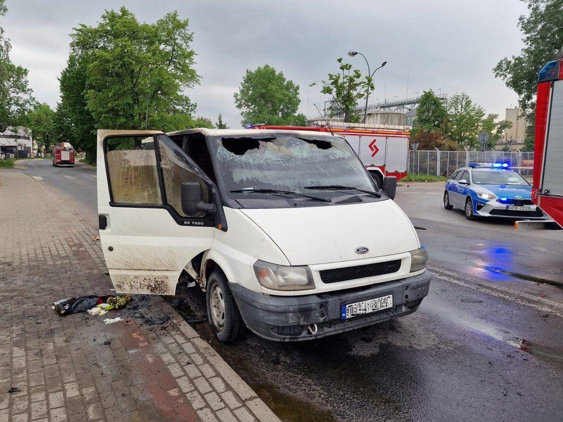 Bus zapalił się w trakcie jazdy. Trzy osoby zostały poparzone