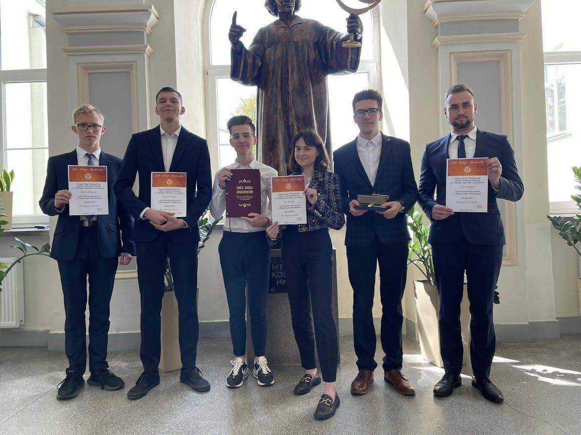 Uczniowie Kopernika wpisani do Złotej Księgi Absolwentów I LO 