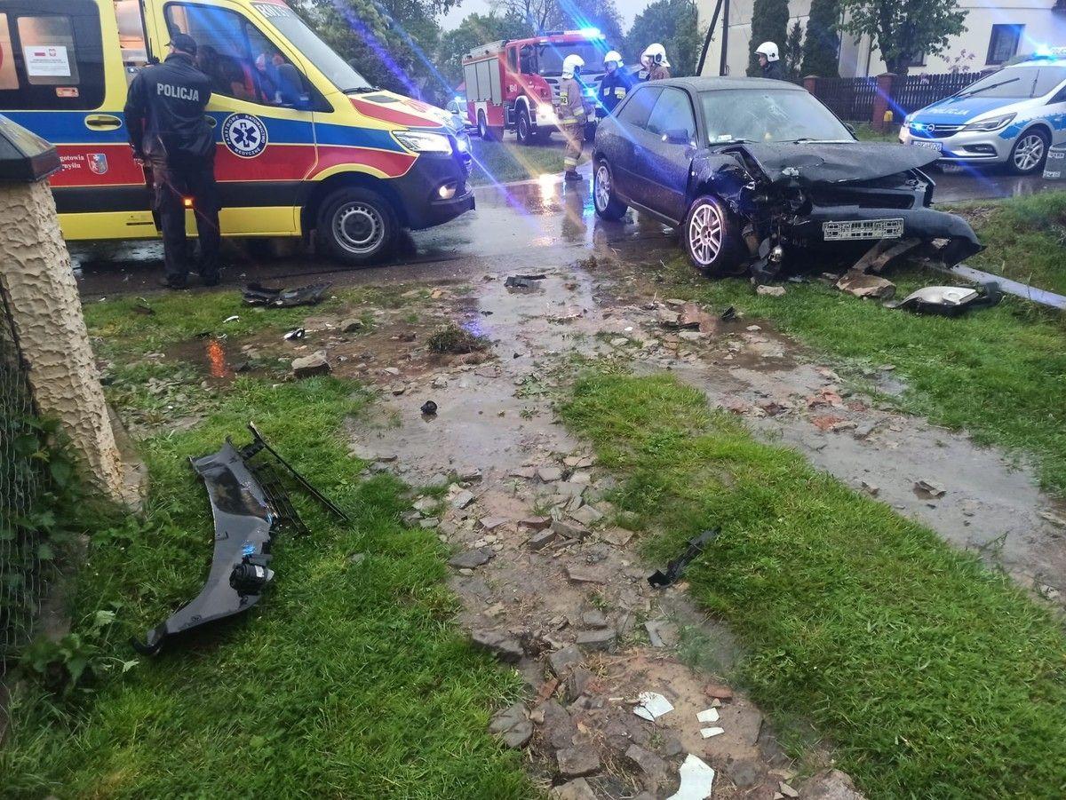 Groźnie wyglądające zderzenie audi i toyoty. Ucierpiały dwie osoby [ZDJĘCIA]