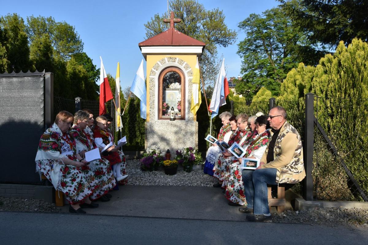 Zapach modlitwy majówkowej to zapach bzów [ZDJĘCIA]