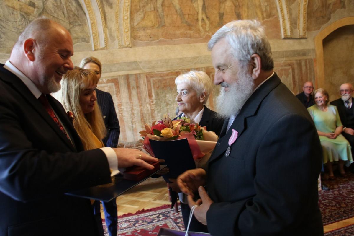 50 lat w zdrowiu i chorobie. 12 złotych par świętowało w Jarosławiu [ZDJĘCIA]