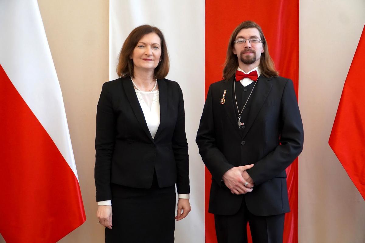 Jego prace ma w swojej kolekcji m.in. papież Franciszek. Związany z Jarosławiem artysta nagrodzony
