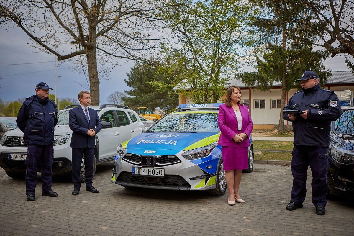 150 tys. złotych na nowy radiowóz dla policjantów z Horyńca [ZDJĘCIA]
