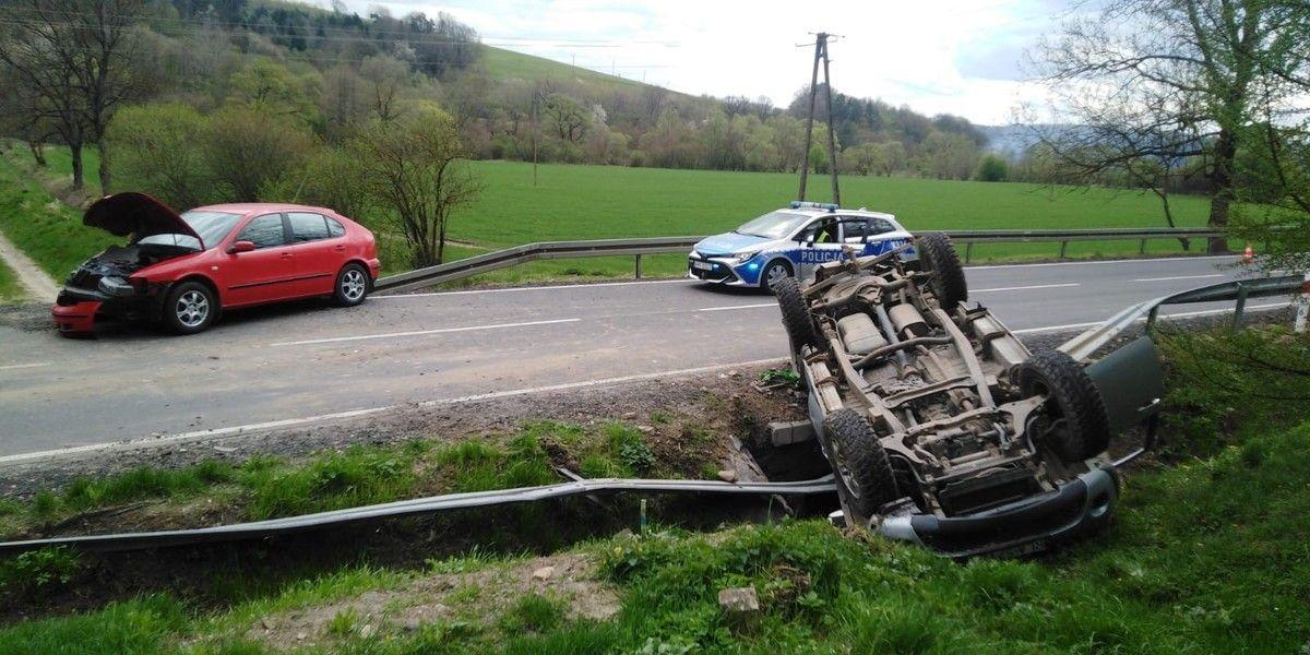 Wypadek w Niewistce. Zderzenie mitsubishi z seatem
