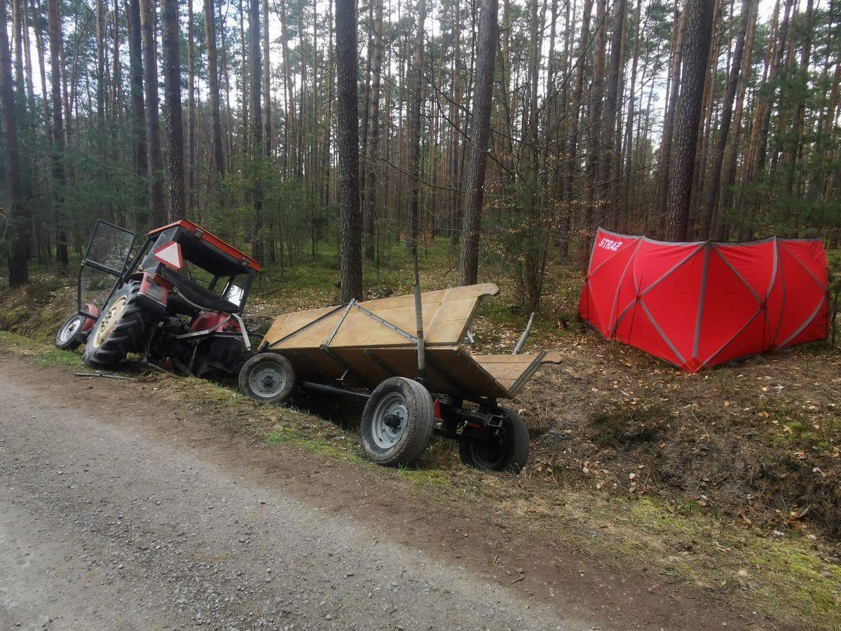Tragiczny wypadek. Pasażer wypadł wprost pod ciągnik
