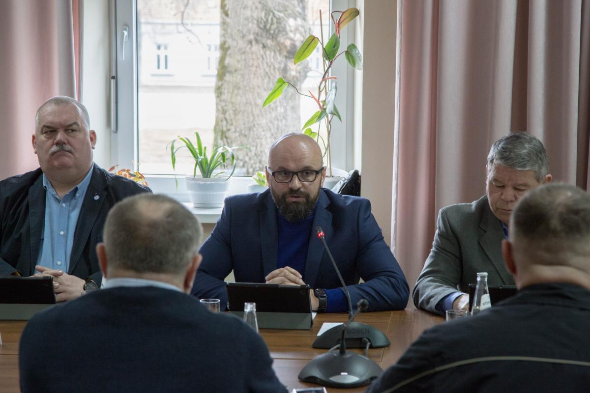 Pomoc dla szkoły rolniczej nieco okrojona. Radni musieli wybrać pomiędzy interesem szkoły i mieszkańców