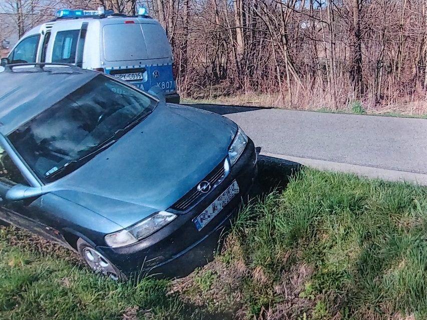 Pijany woźnica spadł do rowu, a kierowca opla miał... 7 promili. 3 godziny na Podkarpaciu