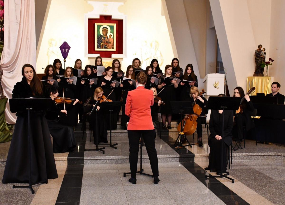 „Stabat Mater” wybrzmiało w murach jarosławskich świątyń