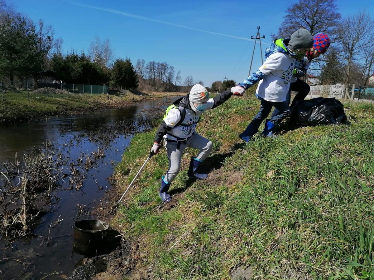 Sygnały Czytelników:  Ludziom wysypisko śmieci i gruzu pomyliło się z rzeką