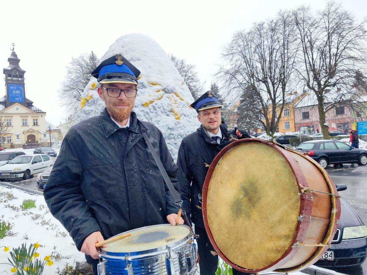 Czy kiedykolwiek w historii przeworskiego bębnienia dobosze maszerowali w śniegu? [ZDJĘCIA]
