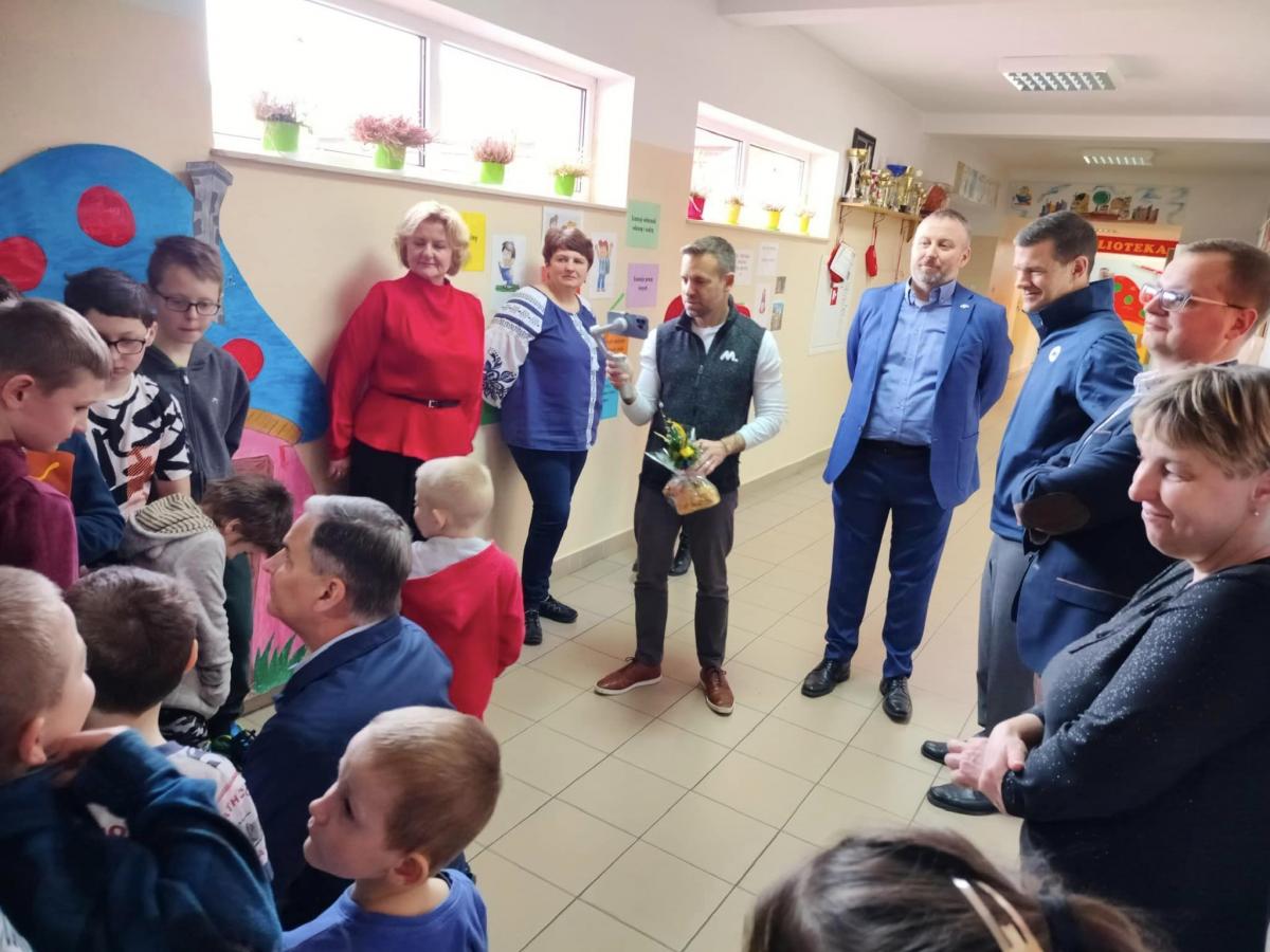 Amerykanie odwiedzili szkołę w Lipie. Polski żurek ocenili na piątkę z plusem