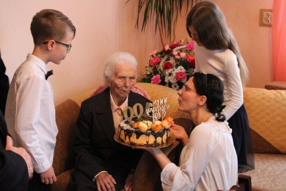 100 lat życia, czworo dzieci, ośmioro wnucząt, dwanaścioro prawnucząt... Urodziny pani Olgi 